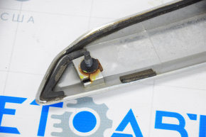 Молдинг двери багажника нижний Infiniti JX35 QX60 13-15 дорест сломаны крепления, протерт