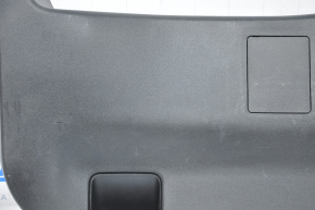 Обшивка двери багажника нижняя Toyota Prius 30 10-15 черн,царапины,потерта