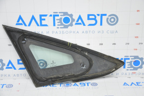 Форточка глухое стекло передняя левая Ford Fiesta 11-19 мат, трещина в уплотнителе