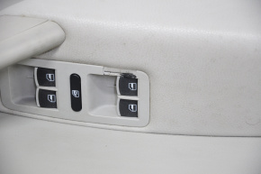 Обшивка двери карточка передняя левая VW Passat b7 12-15 USA серая, вставка под дерево, слом креп