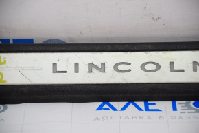 Накладка порога передня ліва Lincoln MKZ 13-16 чорна, хром з підсвічуванням, подряпини
