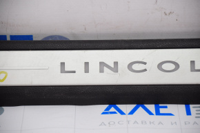 Накладка порога передняя правая Lincoln MKZ 13-16 черная, хром с подсветкой, потёрта