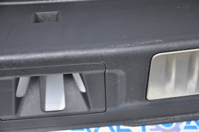 Накладка отвору багажника Infiniti QX30 17- хром вставкою, подряпини, тички на хромі