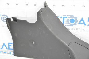 Накладка проема багажника Ford Focus mk3 11-18 4d левая царапины, слом креп