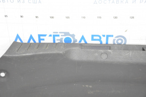 Накладка проема багажника Ford Focus mk3 11-18 4d центр, затерта, слом креп