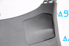 Обшивка дверей багажника низ Mazda CX-9 16- чорний подряпини, зам'ята заглушка