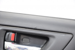 Обшивка двери карточка задняя левая Subaru Outback 15-19 черн кожа, дефект кожи