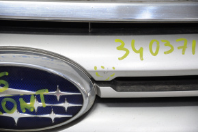 Грати радіатора grill Subaru Outback 15-17 з емблемою, подряпини