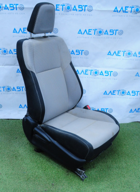 Пасажирське сидіння Toyota Rav4 13-18 без airbag, механіч, ганчірка сірий і чорний, під хімчистку