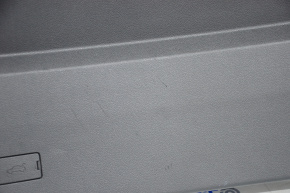 Обшивка двери багажника низ VW Atlas 18- черная, царапины, примята