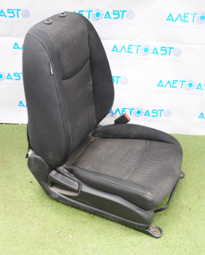 Пассажирское сидение Nissan Leaf 13-17 без airbag, механич, подогрев, тряпка черн,без подголов