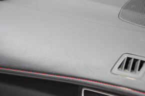 Торпедо передняя панель без AIRBAG Toyota Camry v55 15-17 usa черн, красная строчка, царапина