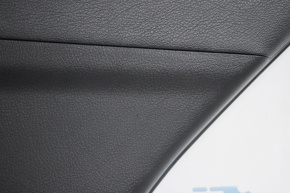 Обшивка двери карточка задняя правая Kia Sorento 10-15 черн, со шторкой, подсветкой, царапина