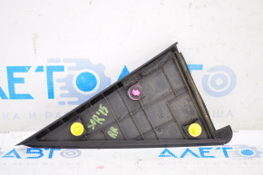 Заглушка двери треугольник внутр задняя правая Kia Sorento 10-15