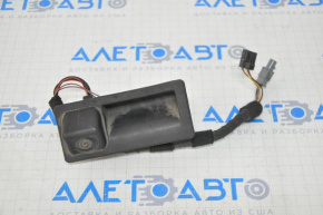 Камера заднього виду з ручкою та кнопкою відкривання багажника VW Passat b8 16-19 USA зламана засувка