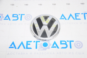 Емблема VW кришки багажника VW Passat b7 12-15 USA подряпини на хромі