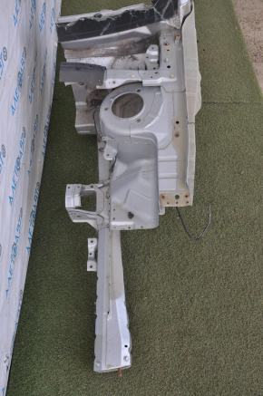 Чверть передня ліва Mitsubishi Galant 04-12 срібло
