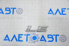 Емблема напис LE кришки багажника Toyota Camry v40
