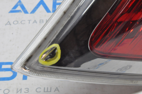 Фонарь внутренний крышка багажника правый Toyota Highlander 14-16, трещина