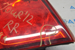 Фонарь внутренний дверь багажника правый Dodge Journey 11- LED светлый, скол, трещина, под полировку