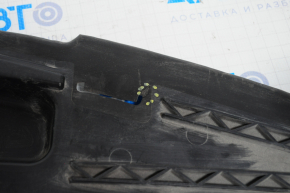 Дефлектор радіатора низ Chevrolet Volt 16 - відсутня частина фрагмента, надриви