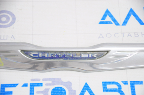 Емблема кришки багажника Chrysler 200 15-17 вигорів напис