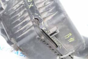 Корпус воздушного фильтра Subaru b10 Tribeca дефект кромки