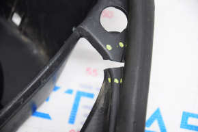 Накладка зарядного порта носа внутр Nissan Leaf 13-17 надорван край