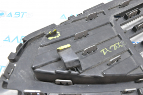 Решетка радиатора grill в сборе с обрамлением Ford Fusion mk5 17-18 тычки на хроме, сломано крепление