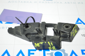 Кріплення переднього бампера праве VW Jetta 11-14 USA зламані фіксатори