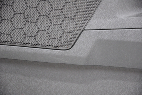Обшивка дверей картка передня права Chevrolet Equinox 12-15 чорна, подряпина