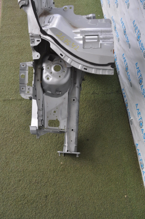 Чверть передня права Ford Escape MK3 13-16 дорест срібло прим'ята