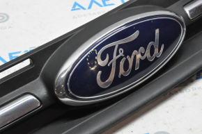 Решітка радіатора grill Ford Escape MK3 13-16 з емблемою хром смужка, вм'ятина на емблемі, тички на хромі