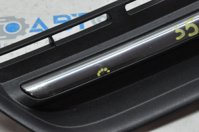 Решетка радиатора grill Ford Escape MK3 13-16 с эмблемой хром полоска, вмятина на эмблеме, тычки на хроме