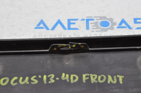 Ґрати переднього бампера центр Ford Focus mk3 11-14 дорест глянець, облом кріплень