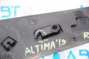 Молдинг заднього крила прав Nissan Altima 19 - зламане кріплення