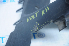 Дефлектор радиатора правый Chevrolet Volt 11-15 надорван, сломано крепление