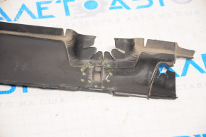 Дефлектор радиатора верхний правый VW Passat b8 16-19 USA сломано крепление