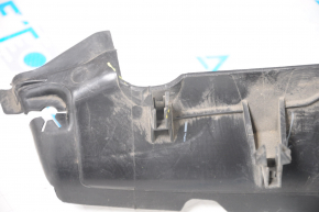 Дефлектор радіатора верх лев VW Passat b8 16-19 USA 1.8 зламане кріплення