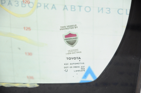 Лобовое стекло Toyota Prius V 12-17 песок