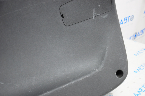 Обшивка двери багажника низ Hyundai Tucson 16-20 черн, затерта, сломаны крепления, трещина, надломана
