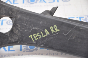 Накладка проема заднего багажника наружн правая Tesla Model S 12-20 черн, потерта