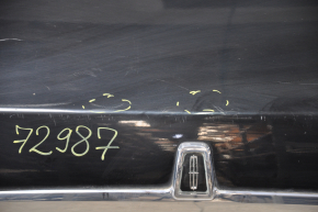 Кришка багажника Lincoln Town Car 98-11 у зборі чорний тички, іржа на замку, обліз хром, наломи обшивки