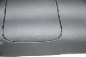 Обшивка двери багажника Jeep Cherokee KL 14-18 черная, затерта, царапины