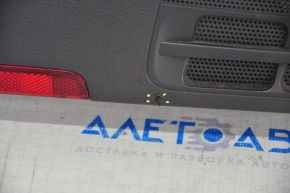 Обшивка дверей картка зад лев VW Jetta 11-18 USA чорн з сірою хром вставкою, задир
