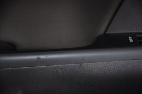 Обшивка двери карточка передняя левая Lexus CT200h 11-17 черн кожа, царапины