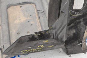 Дефлектор радиатора низ Chevrolet Camaro 16- 3.6 сломаны крепления