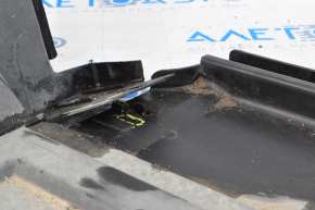 Дефлектор радиатора низ Chevrolet Camaro 16- 3.6 сломаны крепления