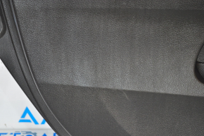 Обшивка двери карточка передняя левая Toyota Avalon 13-18 черн с серой вставкой кожа, подлокотник синяя кожа, царапины, протерт подлокотник