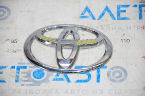 Емблема "Toyota" задня Toyota Camry v70 18- злам креп